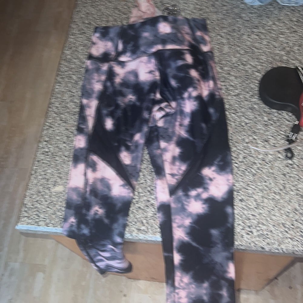 Forever 21 leggings never worn. Great stretchy material